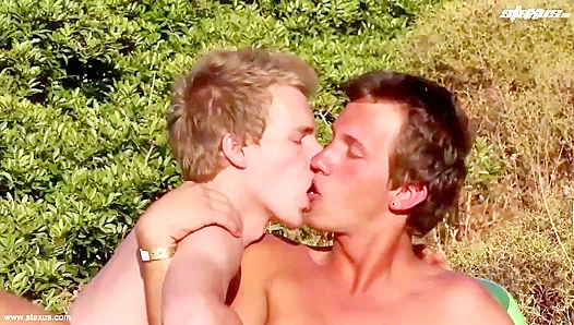 Mike Cage Jon Roz Go Wild in Steamy Outdoor Sex Session – Gay XXX
