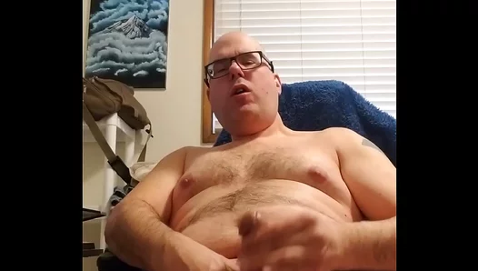 Big Bears Steamy Solo Session: Nerdy Guy Gets Off Hard – TinyGays 18+