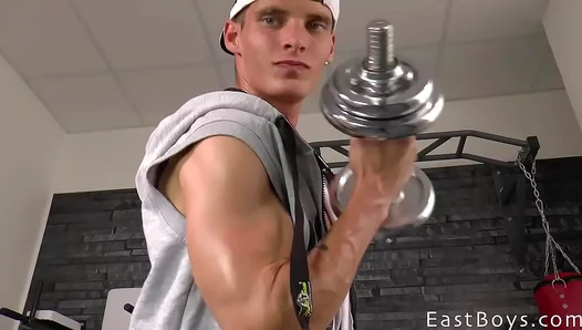 Alexander Dorch Flexes Huge Muscle Gains While JERKING OFF Hard – HOT LIVE Cam
