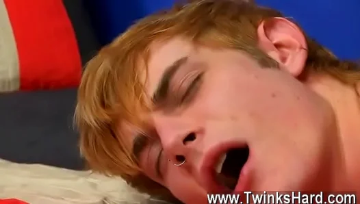 Adorable Twink Shines in Sizzling Steamy Gay Teen Fun – 18+