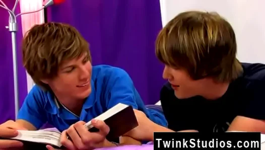 Twink Screams in Pleasure During Mind-Blowing Bareback Ride – 18+
