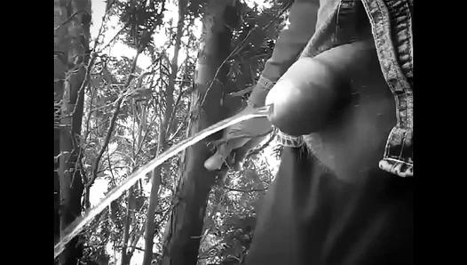 Pissing Outdoors: Naked Twink Duo Streams in Blacklight – GayScene 18+