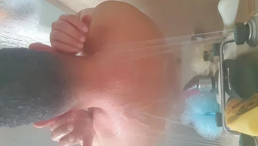Richard Bunnyy Gets Rock Hard in Steamy Shower — Solo Showdown Begins! – BigCockCamAction