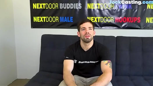 Hunk Jerks His Thick Pole During Intense Muscle Audition – GayAuditions 18+