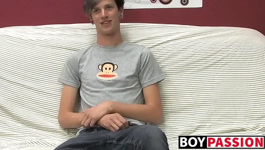 Dannys Hot Solo Session: Naughty Couch Jerk Off Fantasy – GayVideoHub 18+