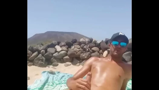 Barefoot Pleasure on Golden Sand: Steamy Nude Gay Moments in the Sunshine – 18+