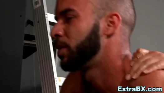 Steamy Bareback Action as Horny Jocks Rage-Fuck in Dirty Garage – GayPornRough 18+