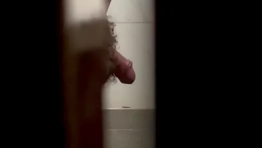 Spied on a Horny Bearded Daddys Massive Hard-on in the Hot Shower – GaySpyCam 18+