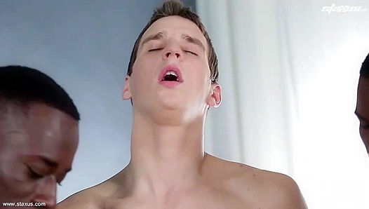 Alejandro Joins Steamy 4Way Dick Sucking Orgy – Gay XXX Action