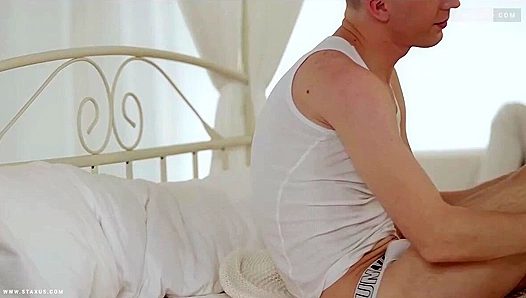 Cheeky David Hollister Rides Ronnie Petits Huge Hard Cock – GayXXX