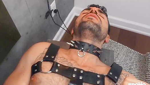 Hairy Hunk Ian Greene Gets Pounded Hard by Dominant Top – BromoUSA 18+