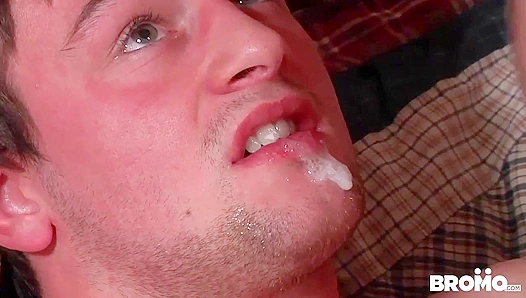 Riding Hard Deep: Scott Harbor Takes Tom Faulks Thick Shaft – BromoUS 18+