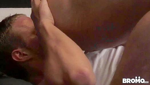 Fit Trainer Shawn Reeves Gets Wild With Hot Gym Buddies – Steamy Gay Action