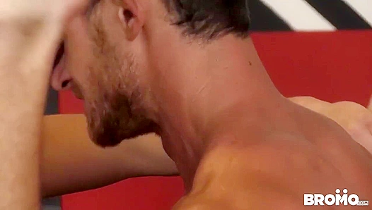 Shawn Reeves Dominates Hardbodies in Steaming Gym Sessions – Hot Gay Action