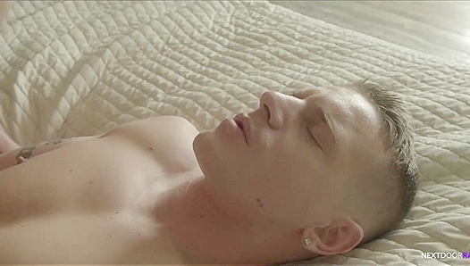 Neighbors Collide With Raw Passion: Gunner Elye Goes Full-Throttle – Steamy Gay Encounter