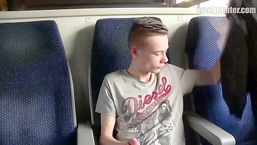 Slim Czech Twink Opens Up Wide, Shows Off His Juicy Pink Asshole Live – XXX Gay