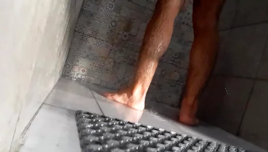 Massive Gains Caught on Camera: Hung Tunisian Guys Get Steamy in Shower – 18+