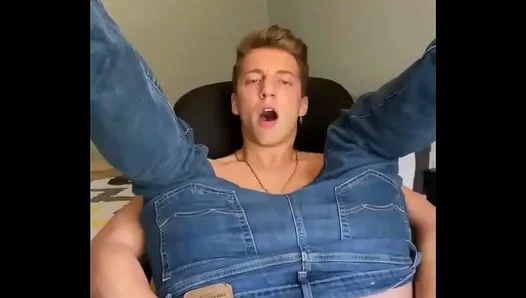 Solo Stretch Session: Finger-Fucking Hard Loving Every Minute – GayPornFun 18+