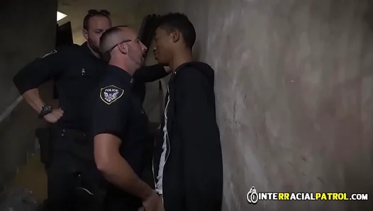 Steamy Encounter: White Cop Dominates in Intense interracial Action – 18+