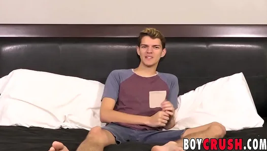 Max Rose Gets Rock-Hard On Cam – Steamy Solo Jack Off During Interview – GayPornScene
