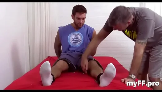 Hard Muscle Hunk Devours Toes Teases Cock in Hot Solo Session – NaughtyFetishGay 18+
