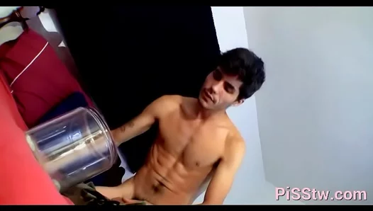 Smokey Pleasure: Hot Chef Devours Thick Cock With Fiery Blowjob Talent – GayHustler 18+