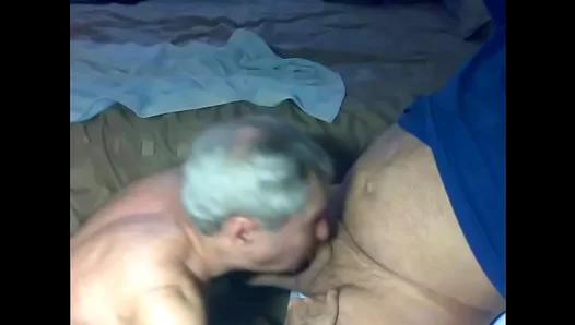 Deep Throat Mastery: Tommy1 Takes Huge Cock from Hung Hairy Daddy – 18+