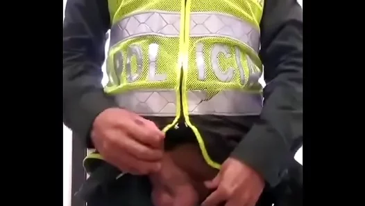 Cop Bares All for Raw, No-Condum Hookup – Authentic Gay Cam Action