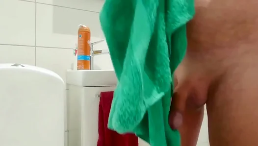 Roger Vir Gets Horny, Masturbates Amateur-Style in Steamy Nordic Solo – GayExhib 18+