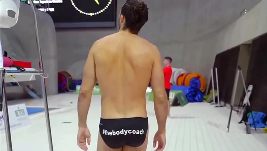 Caught Peeping: Voyeur Spots Hot Guy in Tight Speedo – NaughtySpyCam 18+