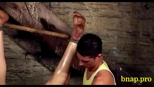 Dominant Top Takes Control with Sexy BDSM Rope Action – 18+
