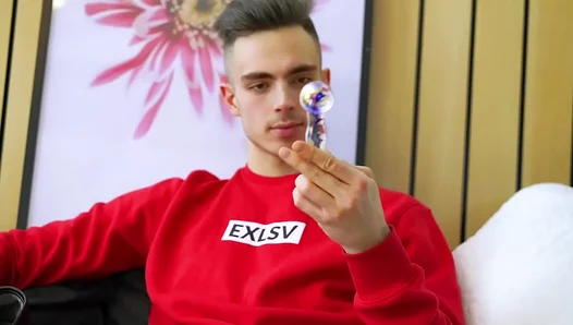 Ervins Steamy Solo Session: Stretching Himself Wide – GayJocks 18+