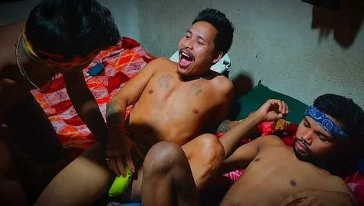 From Flirty Pics to Fiery Passion: College Guys Go All In – 18+