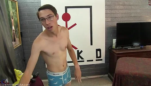 Grahams Virgin Ass Takes Huge Dick — Mind-Blowing Stretch Scene – GayPornX 18+