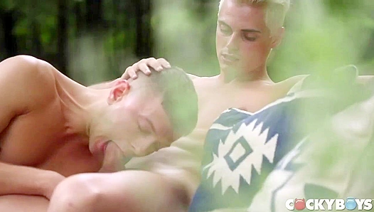 Steamy Summer Fling: Austin Bens Hot Naked Escape – CockyBoys 18+
