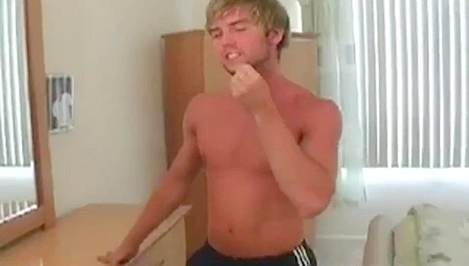 Luke Strokes His Thick British Cock with Pure Pleasure – CircleJerkJunkies