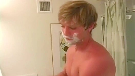 Luke Strokes His Thick British Cock with Pure Pleasure – CircleJerkJunkies