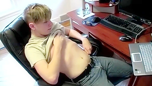Intense Solo Ride: Horny Collegian Jerks Off Like Crazy – BoyzParty