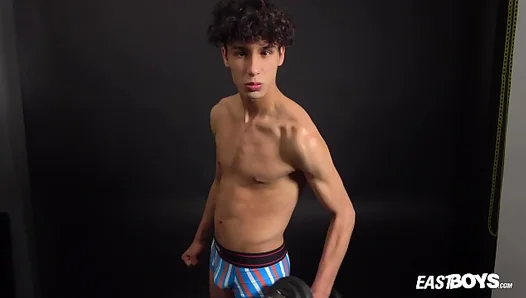 Curvy Slim Twink Strips Down Live — Peek His Juicy Teen Frame Now – 18+