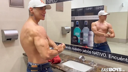 John Biancos Ripped Body Revealed: Sizzling 18+ Flex Fantasy – TinyGays