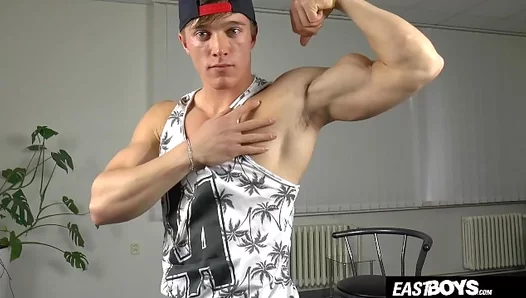 Larry McCromick Flaunts Ripped Physique Jock Swagger – Naked Twink Flex 18+