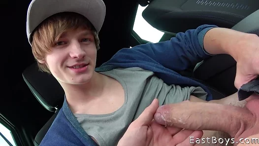 Intense In-Car BJ: Antony Carter Gets Pleasured Deeply – GayXXX 18+
