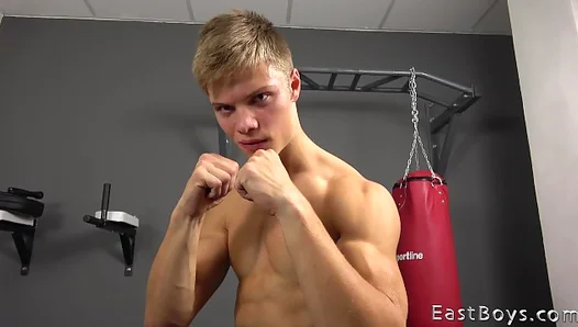 Leo Jonas Bares It All: Hot Muscle Auditon for Fresh Meat Casting – Explicit Gay Scene