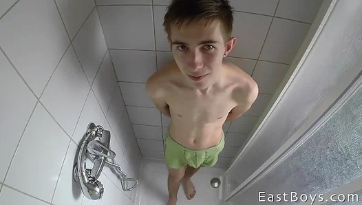 Innocent Straight Teen Gives In To Desire During Blowjob Tryout – 18+