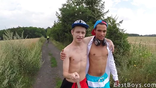 Steamy Confessions: Adorable Twinks Reveal Hot Summer Hookup Tales –