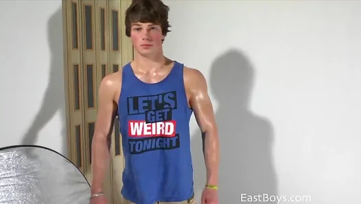Cute 18+ Twink Strips Down, Shows Off Ripped Body for Big Cocks – PureGayMuscle fantasy