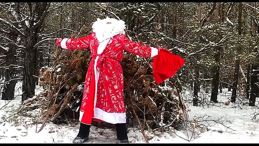 Santas Steamy Secret: Huge Cock Solo in Frozen Wilderness – Russian Gay XXX