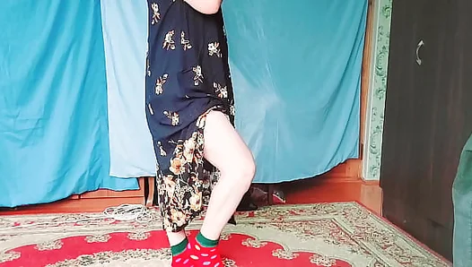 Blonde Gay Youtuber Serves Milf Realness in Sweet Summer Dress – KittyCross