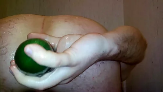 Freaky Veggie Action: Hot Guy Jams Fresh Produce Up His Ass – XXXGayTube 18+