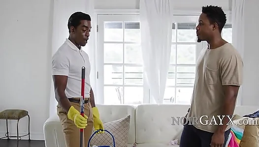 Deangelo Jordans Steaming Shower Cleanup: All-Nude Pleasure – GayHotties 18+